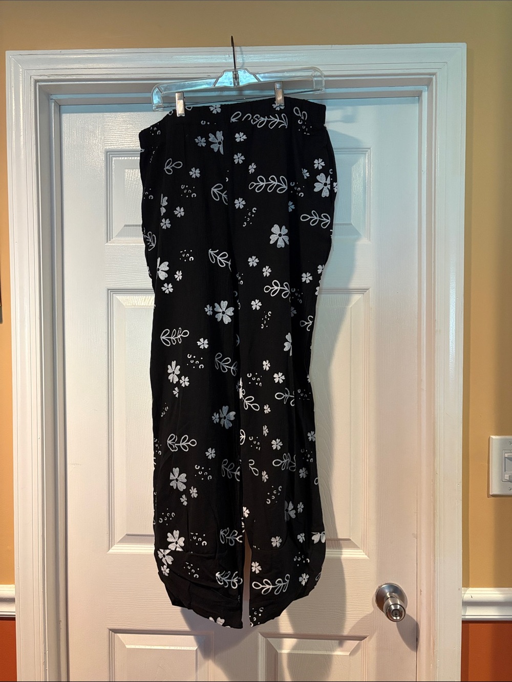 MISSLOOK Black Pants with White Floral Accents